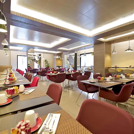 Отель Mercure Centro Colosseo 4*
