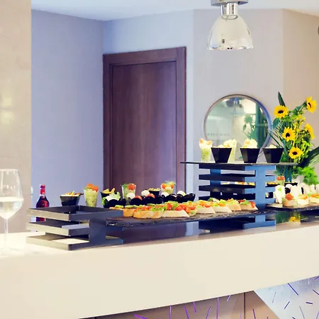 Отель Mercure Centro Colosseo 4*