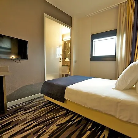 Отель Mercure Centro Colosseo Рим