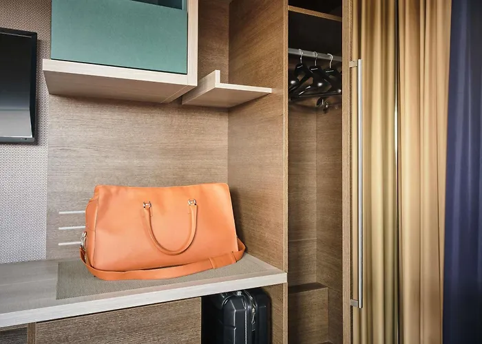 Hotel Mercure Centro Colosseo 4*